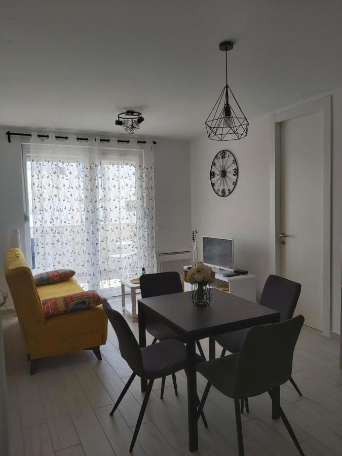 Apartman Ana Iadera With Balcony And Parking Задар Экстерьер фото